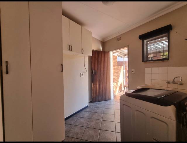 4 BEDROOM HOUSE FOR SALE IN THREE RIVERS EAST